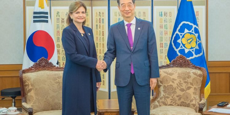 Raquel Peña y el primer ministro surcoreano se reúnen para estrechar lazos