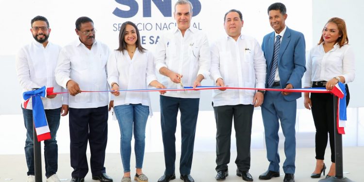 Presidente Abinader inaugura remozada área de emergencia del Hospital Robert Read Cabral