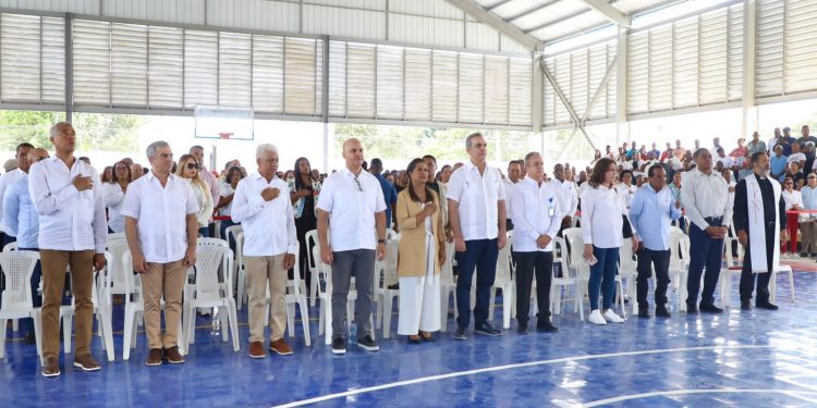 Presidente Abinader entrega cinco polideportivos y otras instalaciones en provincias Duarte y Sánchez Ramírez