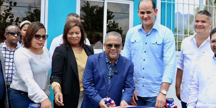 PROMESE/CAL entrega 2 Farmacias del Pueblo en la provincia Monseñor Nouel