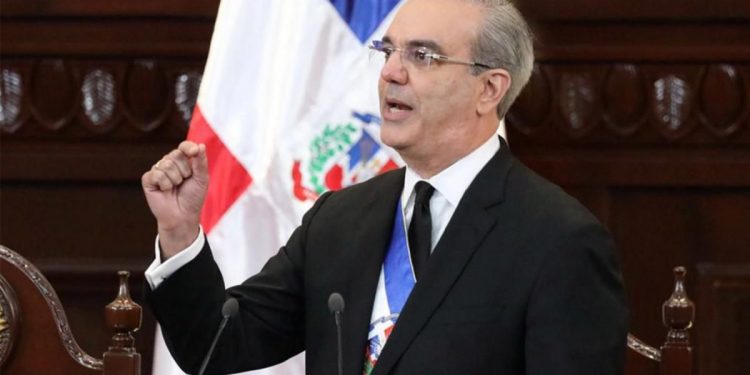 Abinader instruye al director de Migración para impedir la entrada al país a extranjeros ligados a conductas ilícitas y criminales