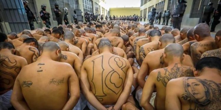 EL SALVADOR: Unos 67 mil arrestados en guerra contra pandillas