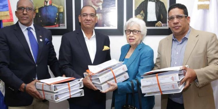 Luis Abinader quiere que todas las auditorías estén al día cuando concluya su mandato