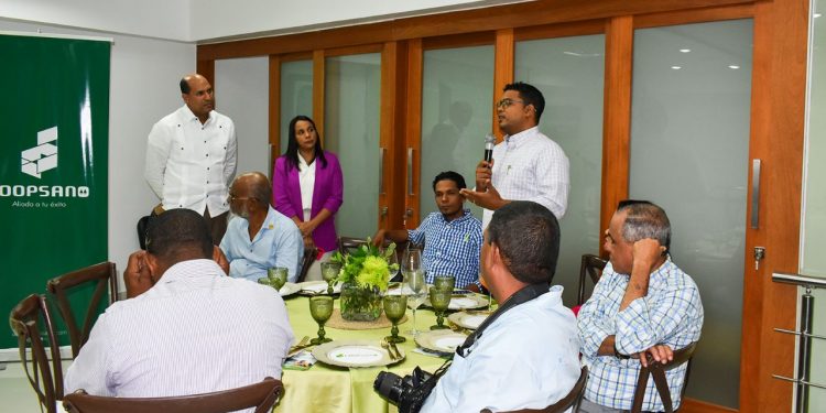 Coopsano realiza encuentro social con gremios y sindicatos de la prensa de Montecristi