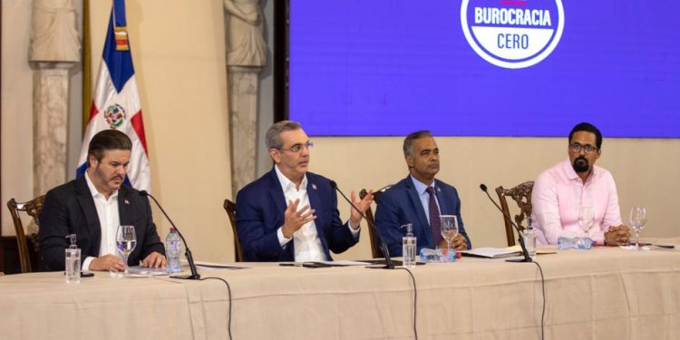 Presidente Abinader presenta logros del Programa Burocracia Cero