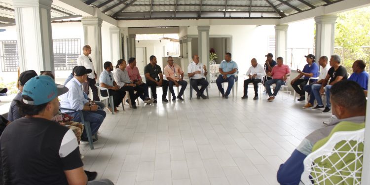 Coraasan y Comité Pro Agua de Licey Al Medio socializan trabajos de agua potable; grupos populares suspenden paro