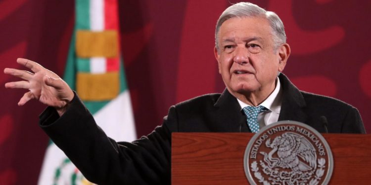 Congreso de Perú declara persona no grata a López Obrador