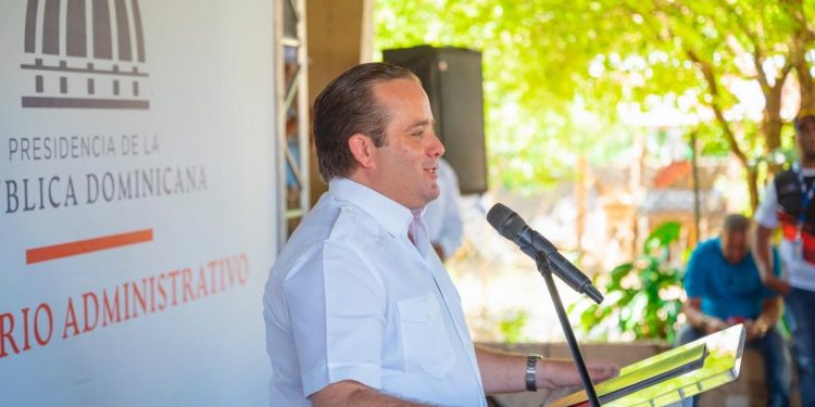 Ministro Paliza entrega RD$18 MM para la construcción de diversas obras en el municipio de Guananico