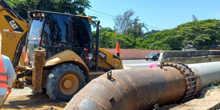 Coraasan concluye corrección de avería en tubería puente sector La Lotería