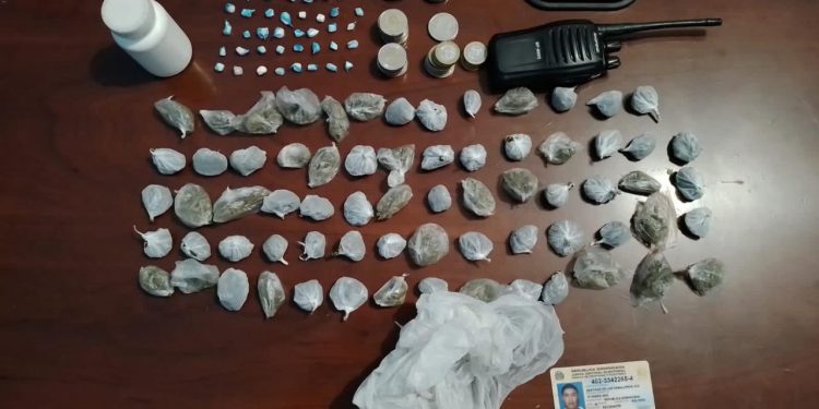 La Policía desmantela casucha donde comercializaban drogas en Santiago