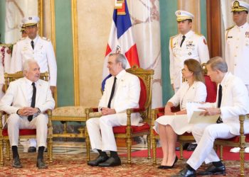 Presidente Abinader recibe cartas credenciales de ocho nuevos embajadores