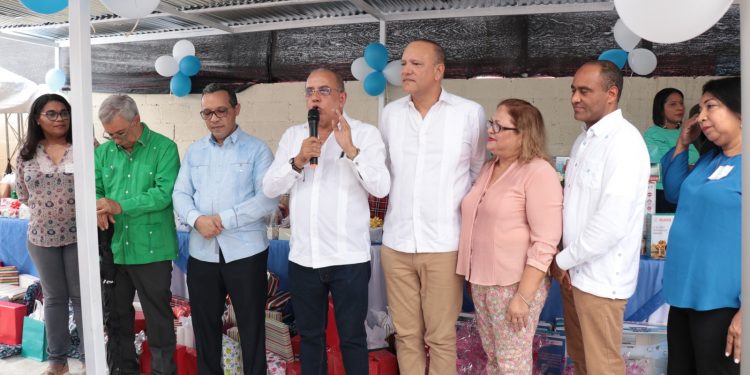 Plutarco Arias aboga por seguir fortaleciendo programas sociales