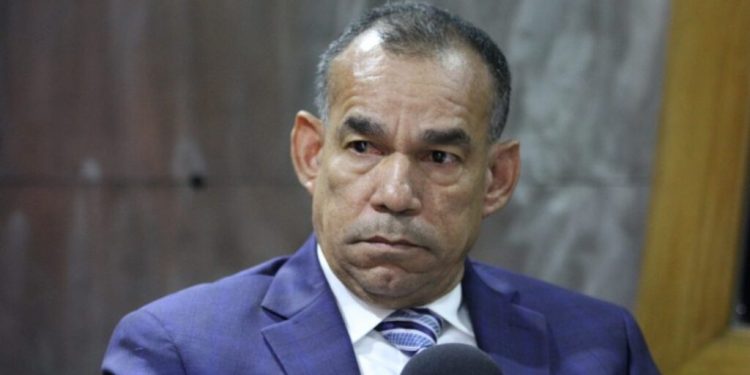 Tribunal decidirá esta tarde sobre juicio de fondo contra Félix Alburquerque