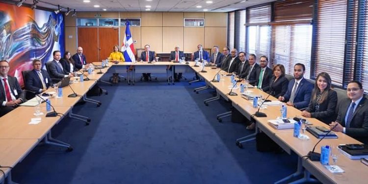 Misión del FMI rebaja a 4 % proyección de crecimiento de la economía dominicana y sugiere políticas fiscales