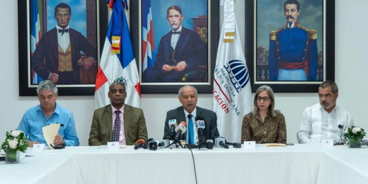 Prohíben a maestros la interacción fuera del aula y en redes con estudiantes