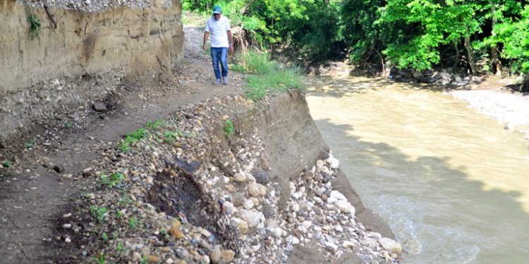 Desbordes de ríos causan daños en la región Norte
