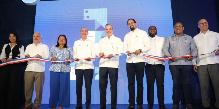 Presidente Abinader inaugura en SDO nuevo “Punto GOB Occidental Mall” que beneficiará a más de un millón de ciudadanos