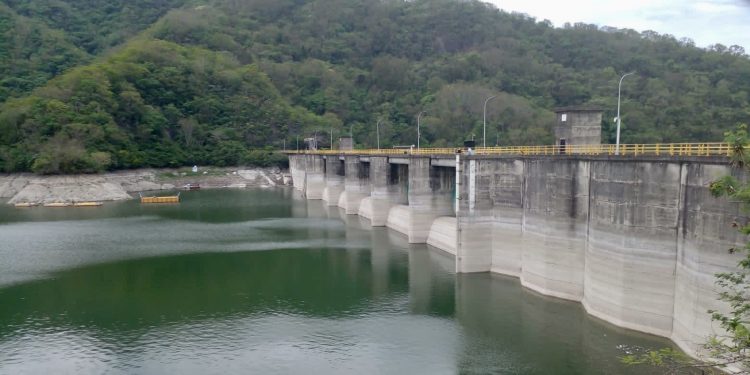La producción de agua mejora tras intensas lluvias, según la CAASD