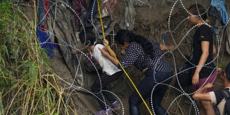 Dominicanos que entren por frontera con México a EE.UU. serán deportados