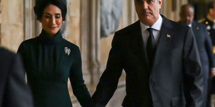 Abinader, primer presidente dominicano en asistir a ceremonia de coronación de un Monarca