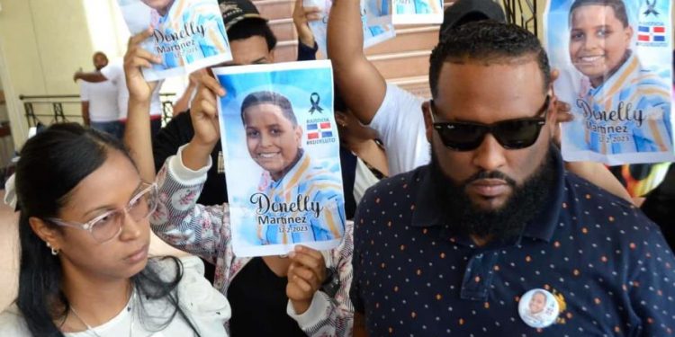 Rechazan variar medida de coerción contra agente acusado de muerte Donaly Joel Martínez