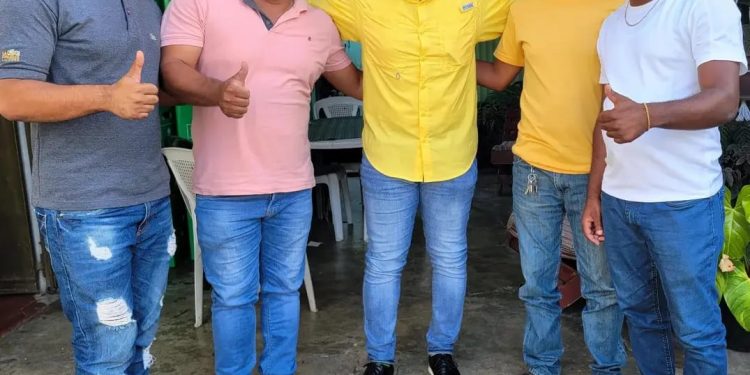 Encuentros juveniles políticos respaldan la candidatura de Moisés Vega como presidente provincial de la Juventud Revolucionaria Moderna en Santiago