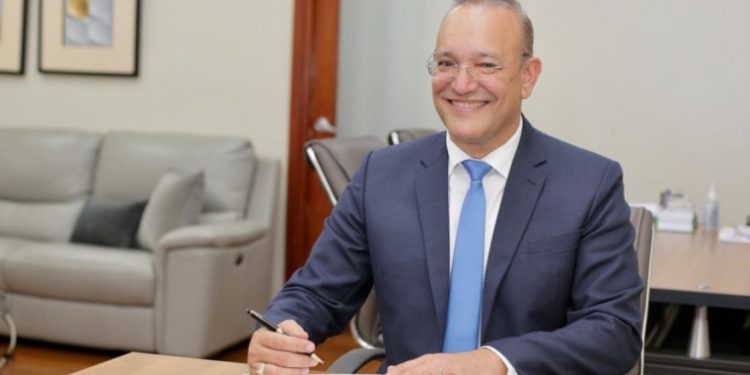 PRM escoge a Ulises Rodríguez candidato alcalde Santiago