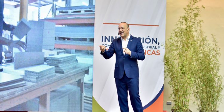 Ulises Rodríguez presenta logros de PROINDUSTRIA