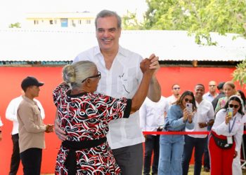 Presidente Abinader entrega 150 apartamentos a desplazados cañada de Gurabo en Santiago; entrega remozado Hospital Dr. Federico Lavandier e inaugura puente de Ugamba y canalización cañada Grande en SFM