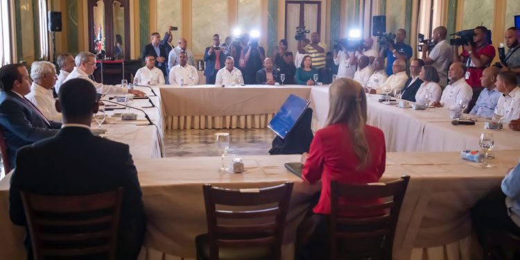 Presidente Abinader se reúne con directivos ADP y el ministro de Educación e insta a un gran acuerdo nacional para la educación