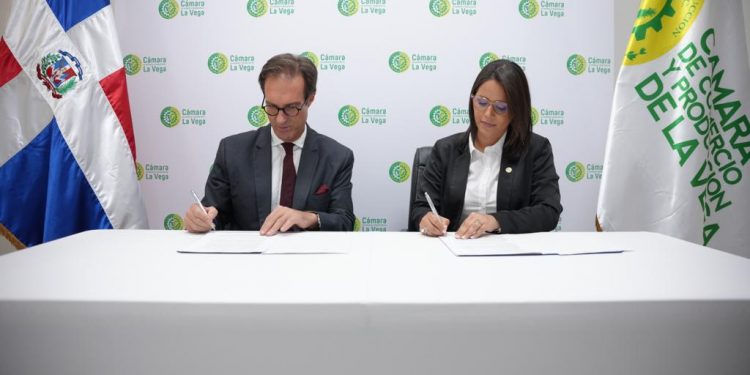 Cámara Comercio y Producción de La Vega y Barna firman acuerdo de colaboración