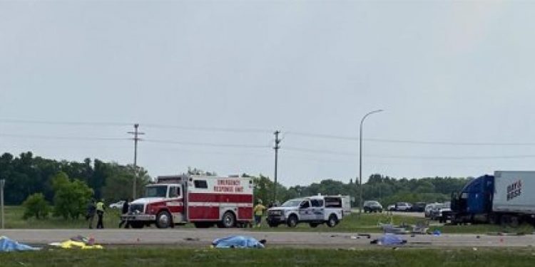 Al menos 15 muertos y 10 heridos en un accidente entre un camión y un autobús en Canadá