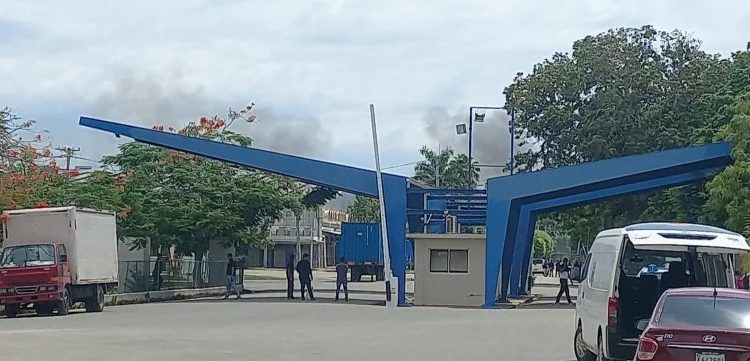 Turba de haitianos invaden zona franca Codevi de Dajabón; hay dos muertos
