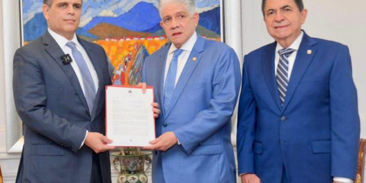 Gobierno deposita en Senado proyecto de ley Responsabilidad Fiscal