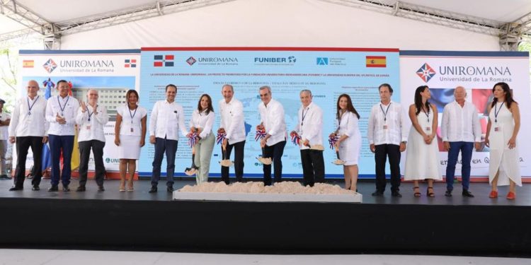 Abinader da palazo inicia Universidad de La Romana