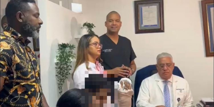 Tras 19 días del reimplante, estudiante cercenaron mano en SPM empieza a mover los dedos