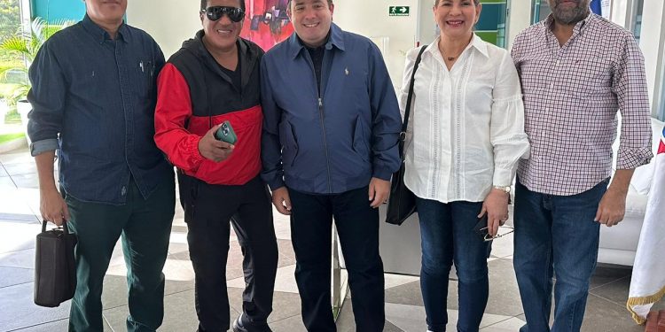 Kinito Méndez agradece rápida respuesta del presidente Luis Abinader en su comunidad de Padre Las Casas