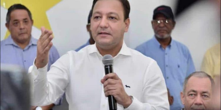 Abel Martínez dice que un gobierno suyo "los wawawás serán prioridad"