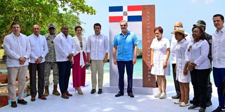 Presidente Abinader y Collado dejan iniciados reconstrucción parque en La Caleta