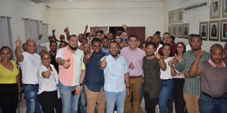 Manifestación de apoyo en Navarrete a Moisés Vega como presidente provincial de la JRM Santiago