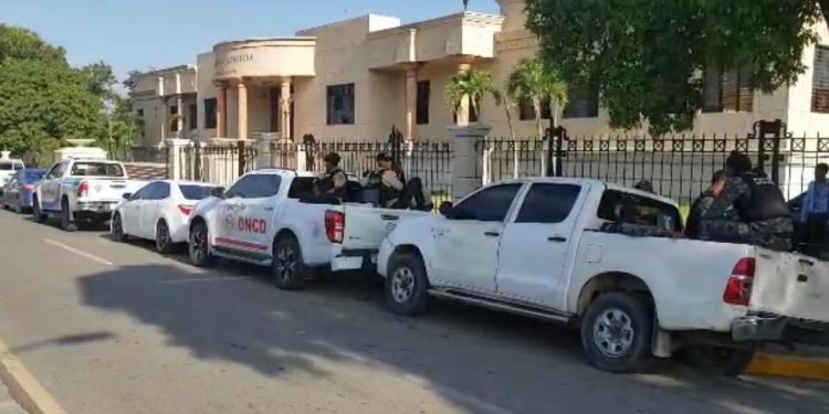 Santiago bajo operativo policial y militar; sobrevuelan aviones sobre varios sectores