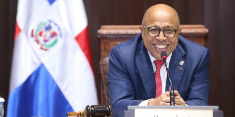 Diputados aprueban en primera lectura proyecto modifica Ley sobre Cámara de Comercio
