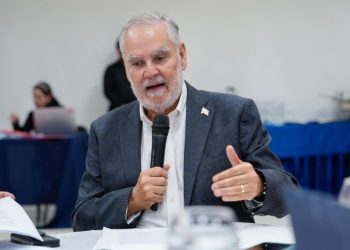 Ceara Hatton resalta importancia de la educación ambiental en la protección de los recursos naturales