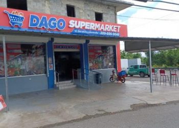 Realizan atraco colectivo en un supermercado de Santiago