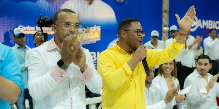 Moisés Vega transmite mensaje "Unidos Por Más Victorias" a los jóvenes de Santiago en cadena televisiva