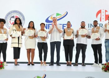 Presidente Abinader dice gobierno ejecuta una verdadera revolución en la formación técnica