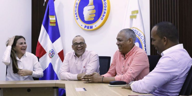 Excandidato a alcalde del PLD en Villa Tapia renuncia y pasa al PRM