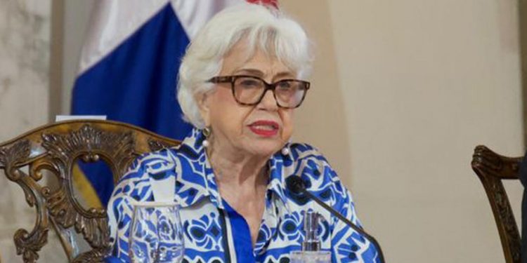 Milagros Ortiz Bosch dice estuvo hospitalizada por anemia tras “no comer a tiempo”