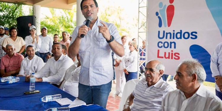 Roberto Ángel juramenta al exgobernador de Valverde y director operativo de campaña de Abel Martínez