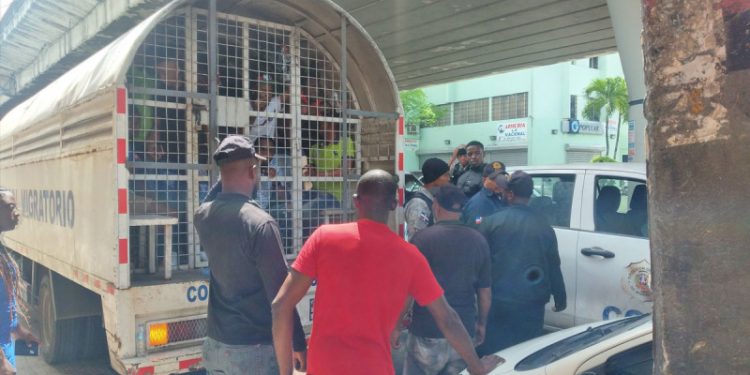 Migración deporta en 7 días a 5,356 haitianos